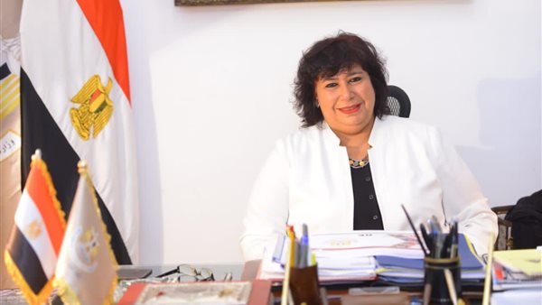 وزيرة الثقافة 