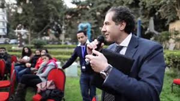 المفكر والسياسى مصطفى