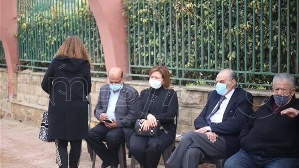 نجوم الفن بجنازة