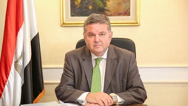 هشام توفيق وزير قطاع