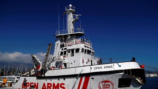 سفينة انقاذ المهاجرين