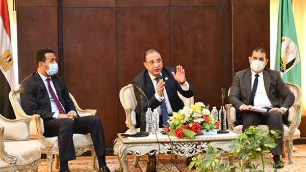 لقاء محافظ الفيوم