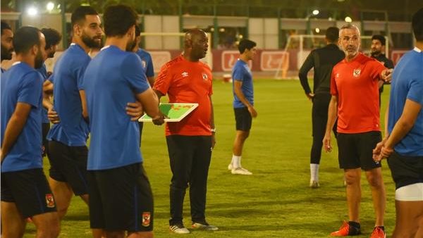 موسيماني مع اللاعبين