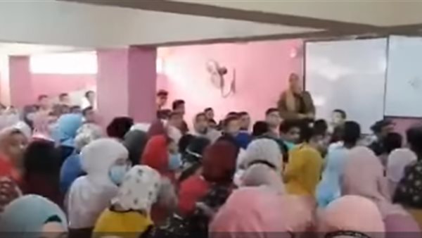 جانب من تكدس الطلاب