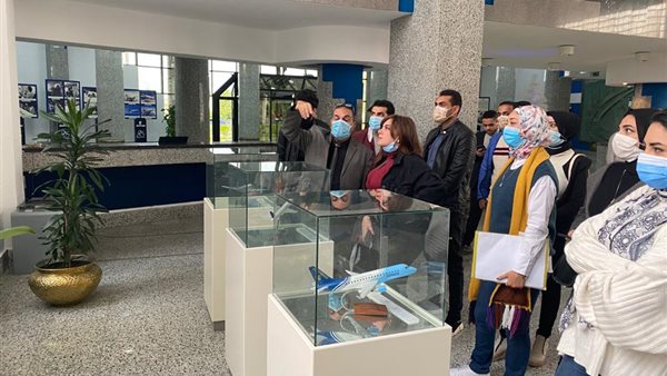 طلبة وطالبات الفرقة