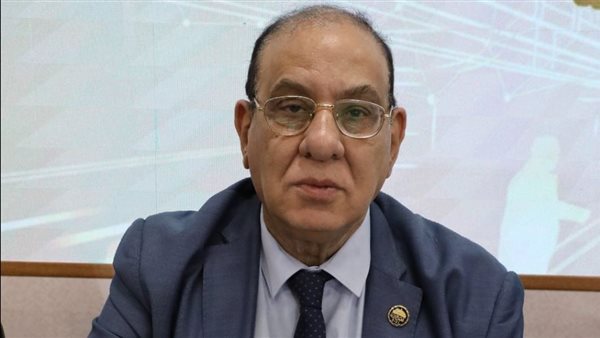 الدكتور طلعت عبد