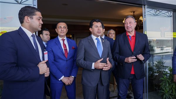 وزير الشباب والرياضة