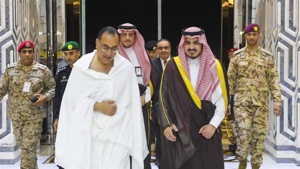 رئيس الوزراء بملابس