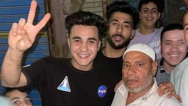 رجب بحة وسط أسرته