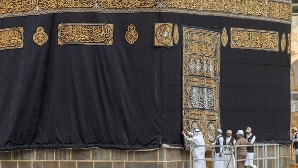 تغيير كسوة الكعبة