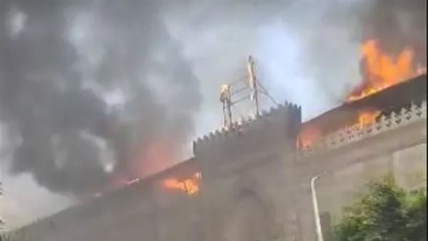 جانب من الحريق