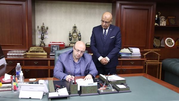 خلال اعتماد المحافظ