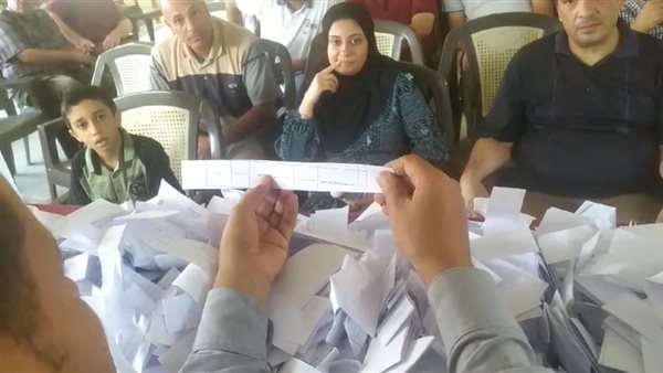 خلال القرعة 