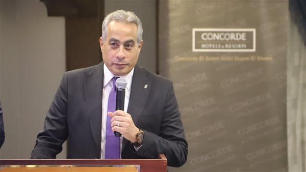 وزير العمل حسن شحاته