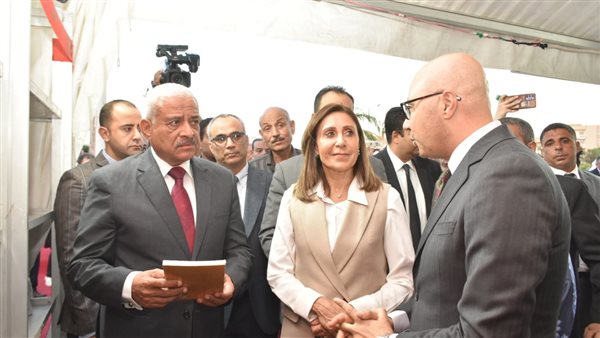 وزيرة الثقافة 