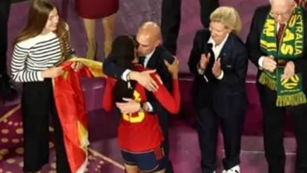 قبلة رئيس الاتحاد