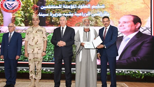 احتفالية تسليم العقود