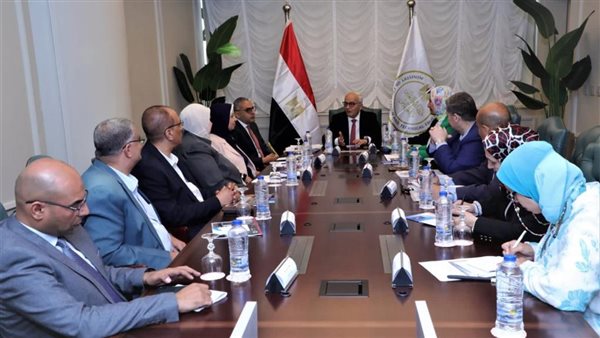 جانب من اجتماع الوزير