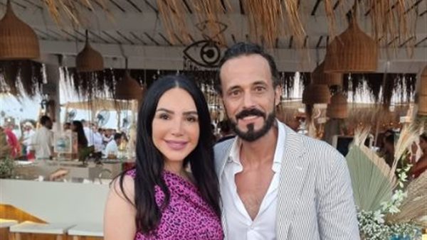 انجى علاء وزوجها