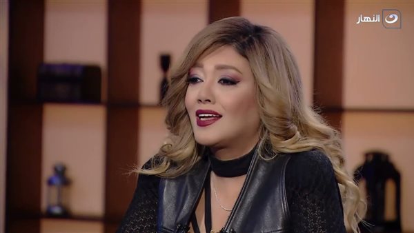 الفنانة شمس 