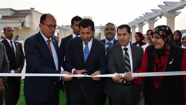 وزير الشباب والرياضة