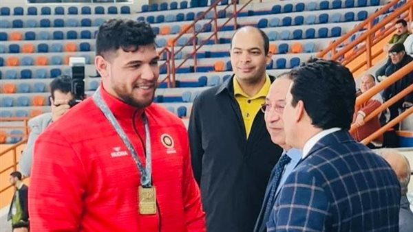 وزير الشباب والرياضة