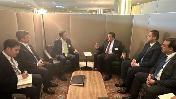 اجتماع وزير الصحة