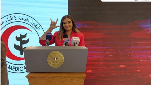 الفنانة ملك زاهر