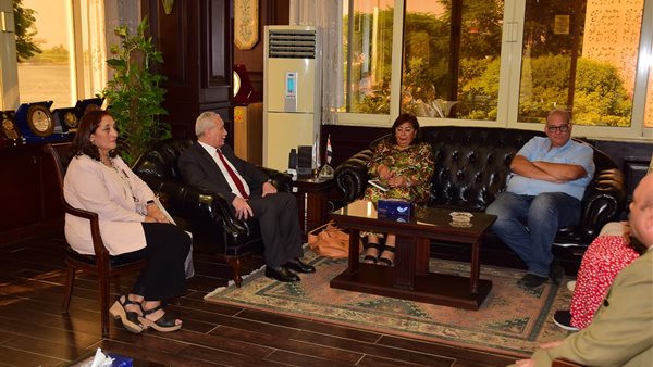 جانب من لقاء المحافظ