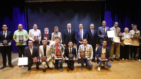 الفائزين بجامعة كفر