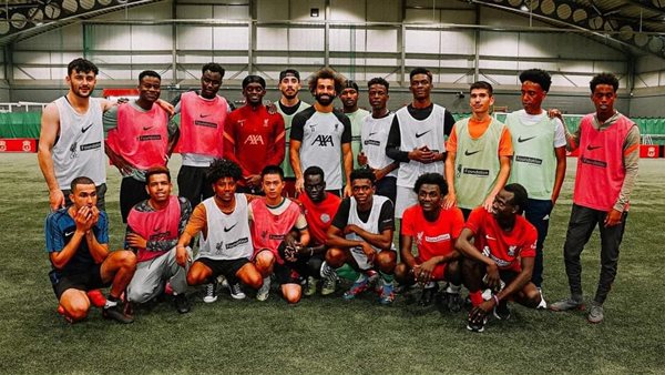 محمد صلاح مع الأطفال