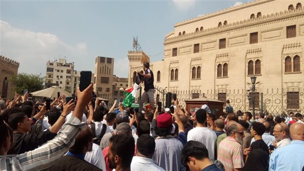  تظاهرة حاشدة