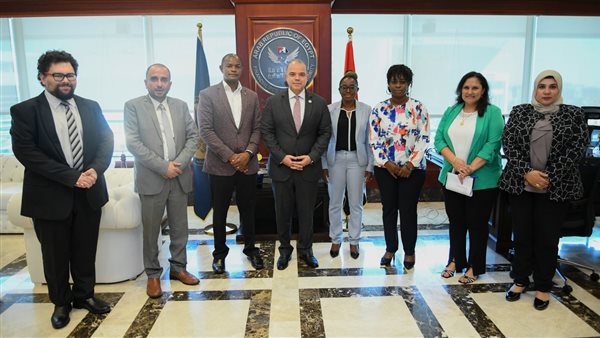 رئيس الرقابة مع الوفد