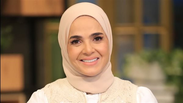 الإعلامية منى عبدالغني