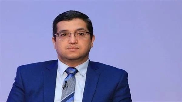  الكاتب الصحفي الدكتور