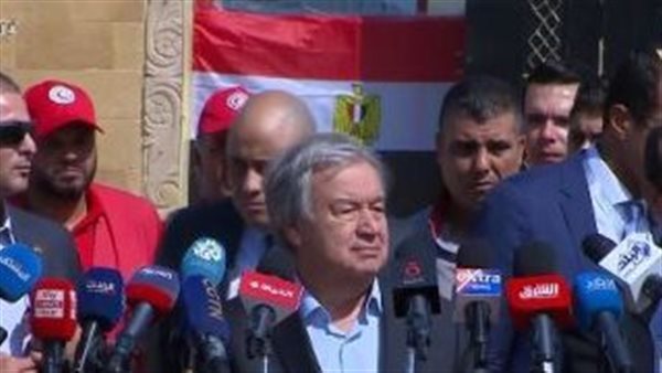 أنطونيو جوتيرش بمعبر