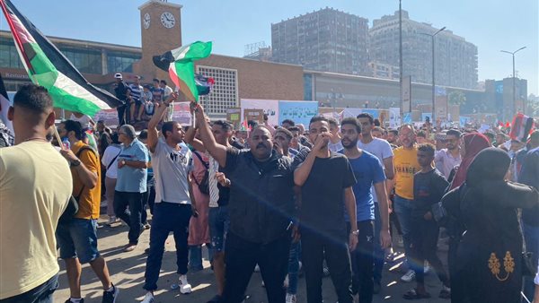 ملايين المصريين يخرجون