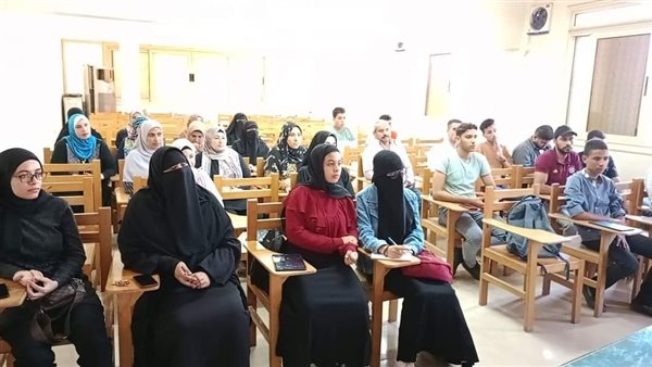 جانب من الندوة 