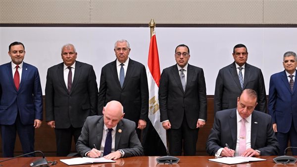 جانب من توقيع مذكرة