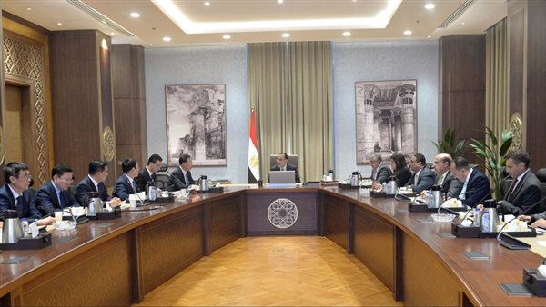 رئيس الوزراء خلال