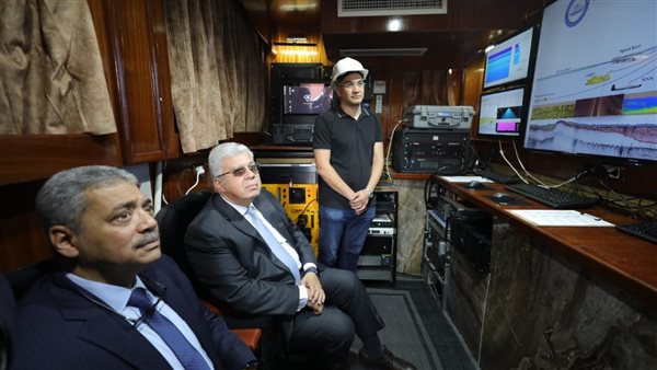  د. أيمن عاشور اثناء