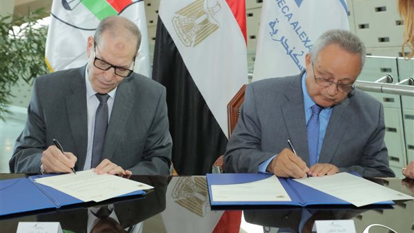 جانب من توقيع الاتفاقية