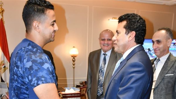 وزير الشباب والرياضة