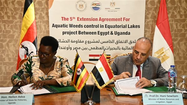 جانب من التوقيع 