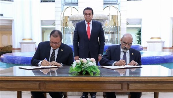 جانب من توقيعات بروتوكولات