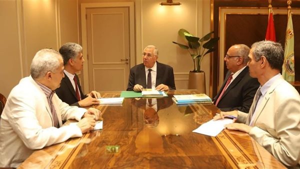 جانب من اجتماع وزير