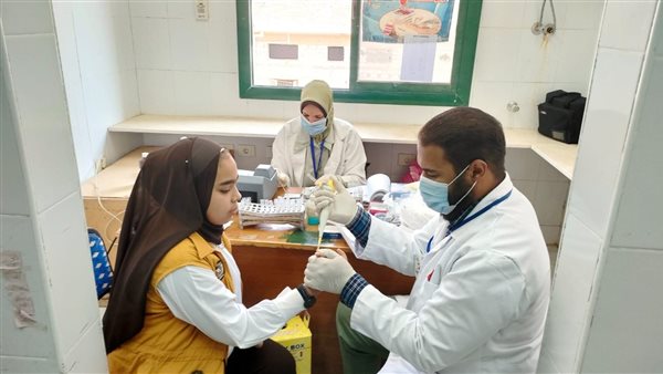 جانب من إجراء التحاليل