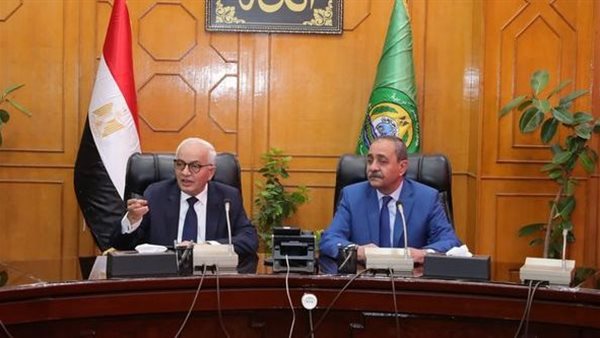 وزير التعليم ومحافظ