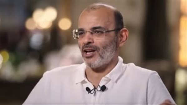 أيمن بهجت قمر 