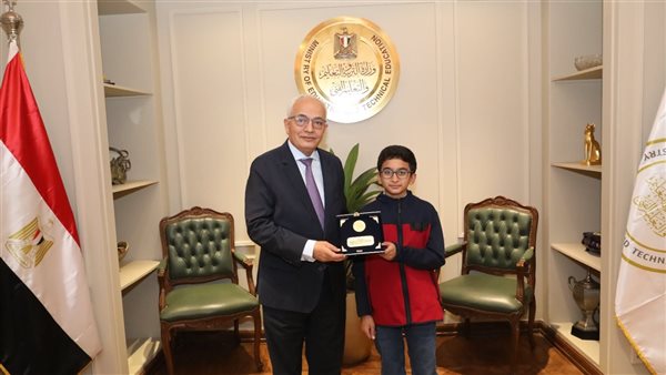 جانب من تكرم الطالب